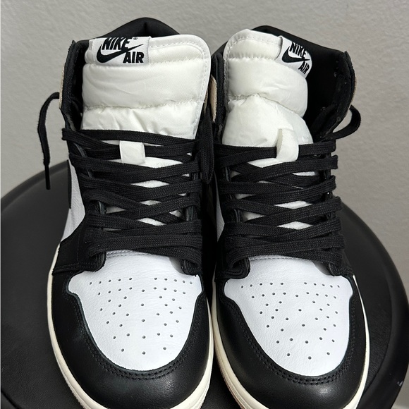 Nike Jordan Women's 1 Retro HI OG Black/Legend MD Brown-White size 10 - Picture 4 of 5